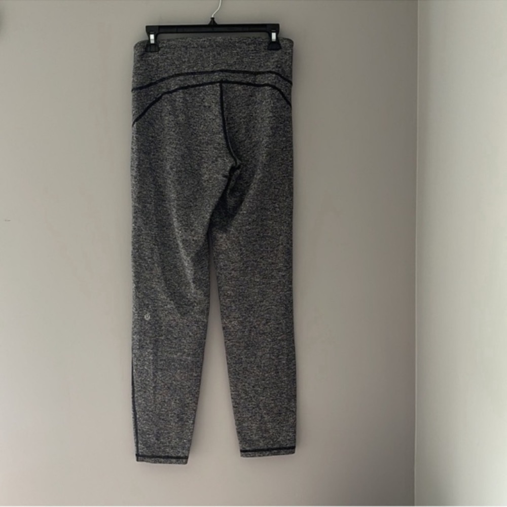 Excellent Condition Lululemon Out To Lunge Untight Tights. Size 8. Discontinued. - Picture 6 of 7